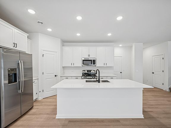 4th image of 15004 Ardgillan Rd W