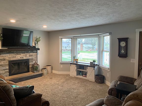 3rd image of 4662 Caspian Ave SW