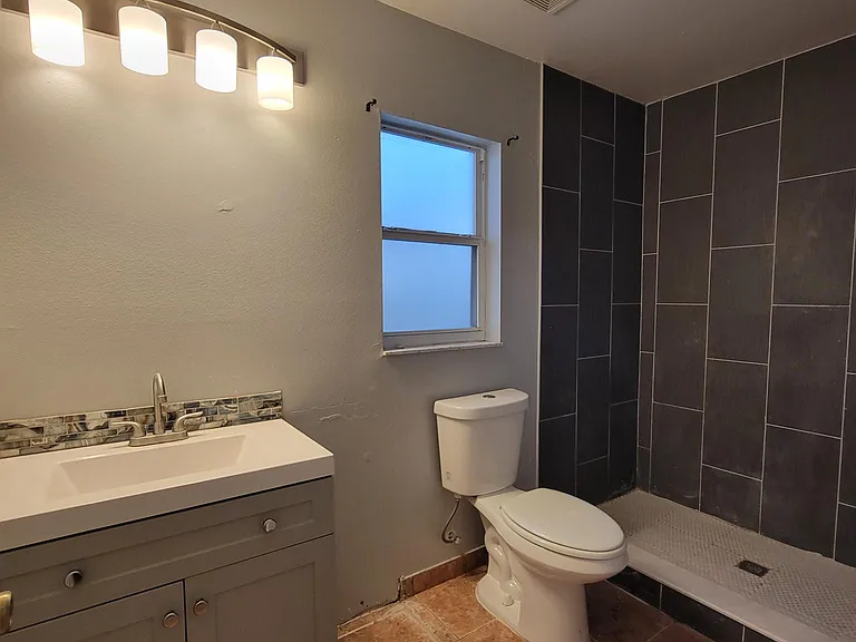 2404 Quail Cove Ct — Photo 10
