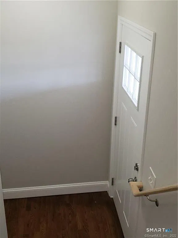 3 bed, 1.0 bath, 1000 sqft, $2,500 — Photo 2