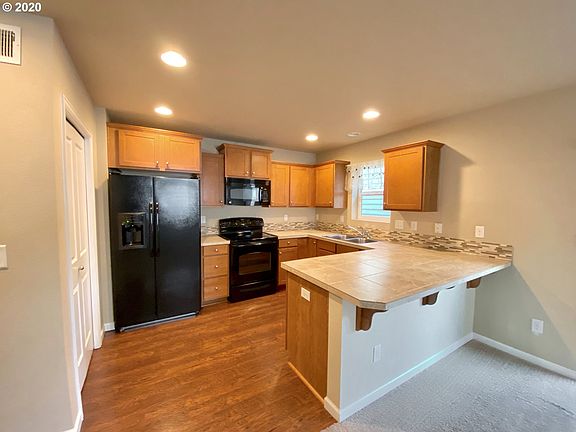 5th image of 3971 SE Discovery St