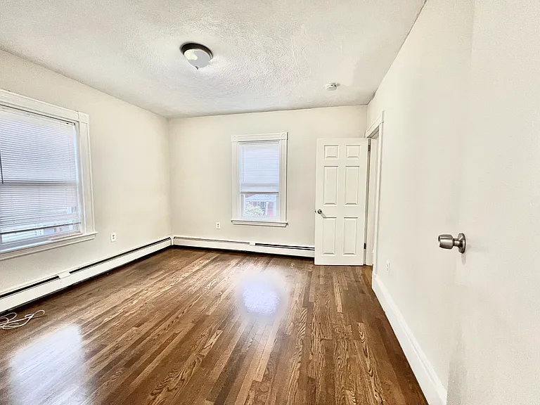 11 Shawmut St — Photo 13