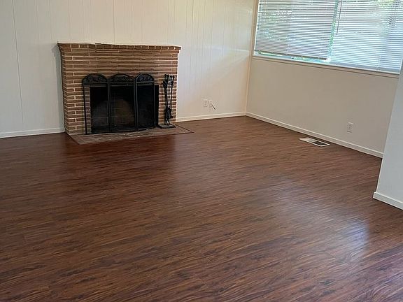 5th image of 6541 Lake Park Dr