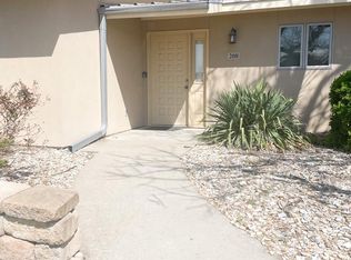 208 S Oak Pl, Manhattan, KS 66503