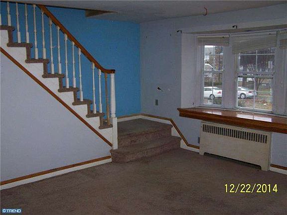 3rd image of 1537 Devereaux Ave