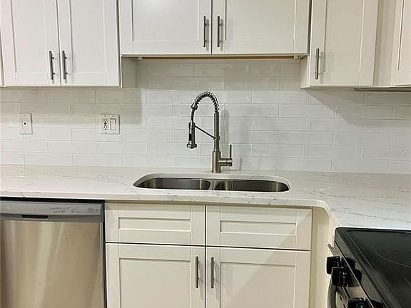 5th image of 632 Edgewater Dr Unit 139