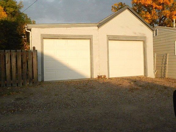 3rd image of 725 1st St N