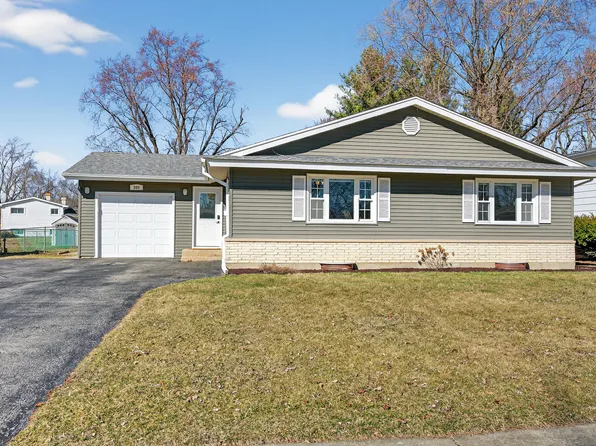 380 Dartmoor Dr, Crystal Lake, IL 60014