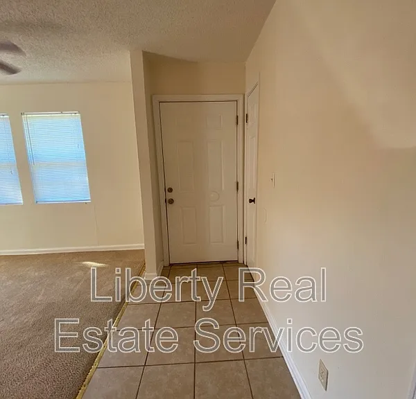 646 Fleming Rd — Photo 2