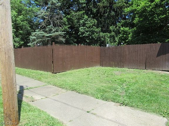 5th image of 365 E Archwood Ave