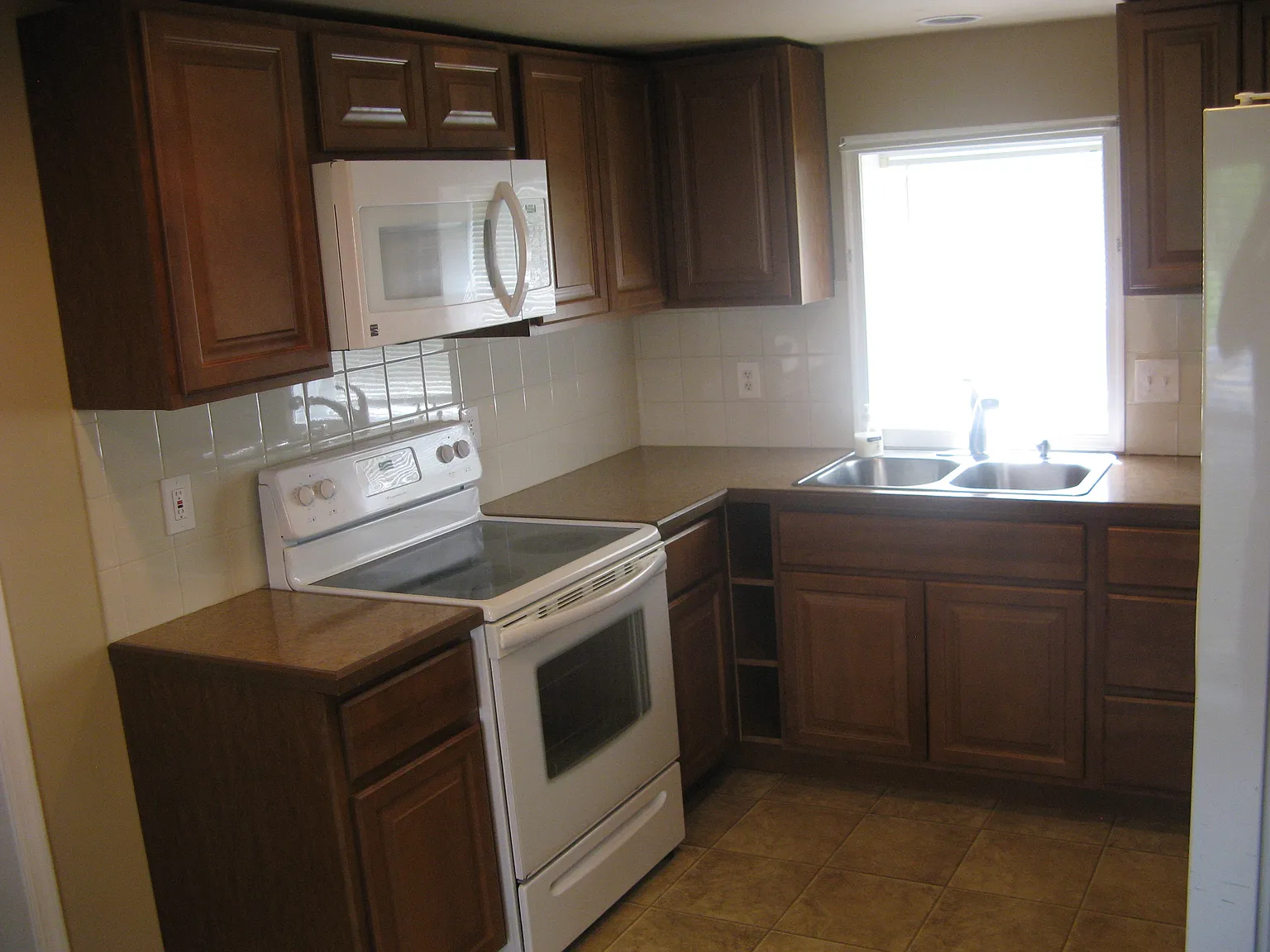 3 bed, 1400 sqft, $2,100 — Photo 4