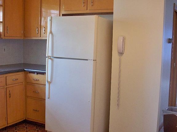 5th image of 2638 Schrage Ave