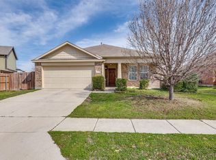 1805 Sparrow Ln, Aubrey, TX 76227