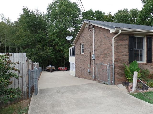 2nd image of 625 Granger Ln