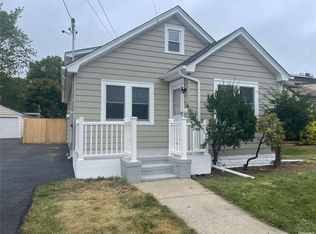 37 Orchard St, Merrick, NY 11566