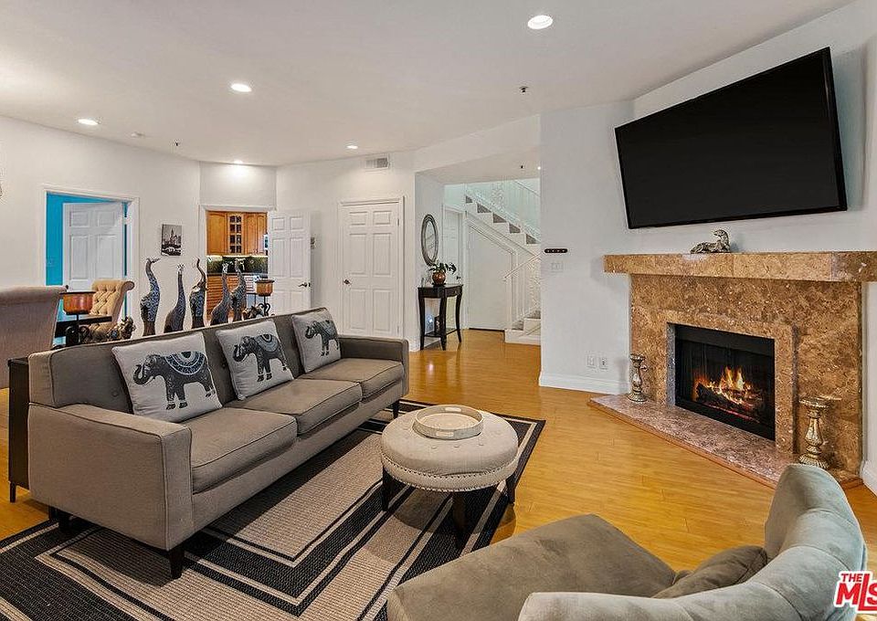 1st image of 1256 N Gardner St #2