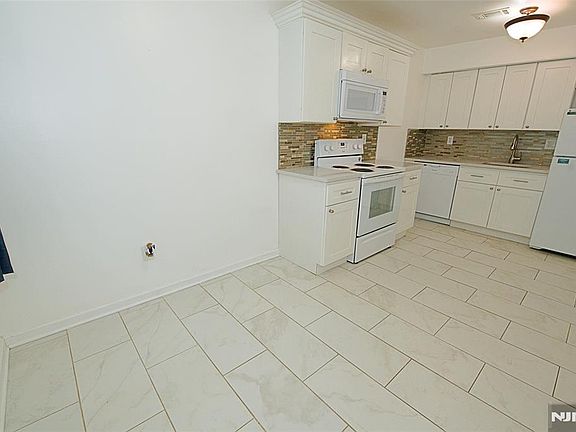 4th image of 9 Village Way Unit 4