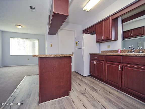 5th image of 1357 Westover St #104