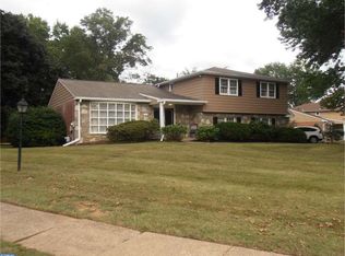 973 Warfield Ln, Huntingdon Valley, PA 19006