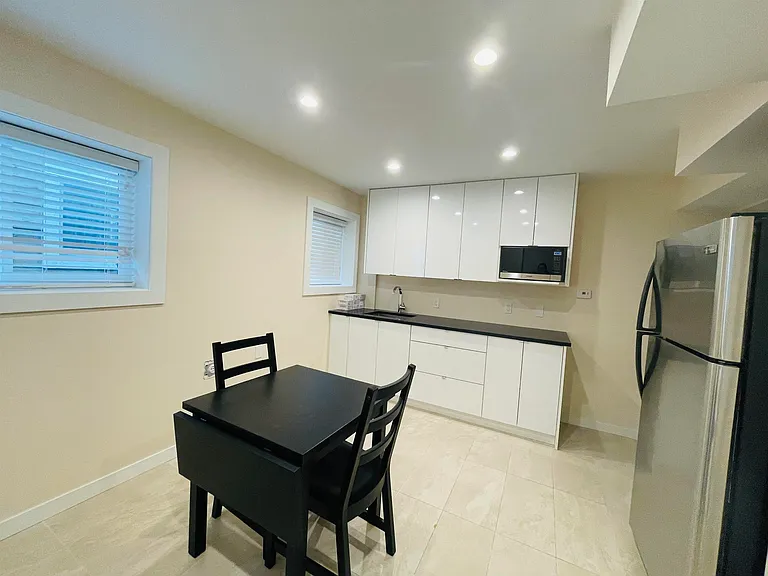 4609 W 9th Ave — Photo 1