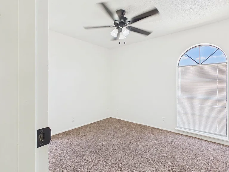 1927 Howard Dr — Photo 12