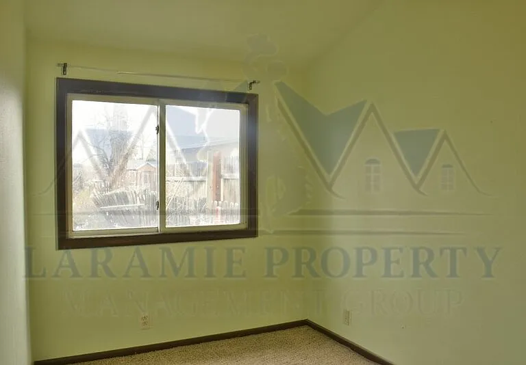 459 1/2 N Cedar St — Photo 14