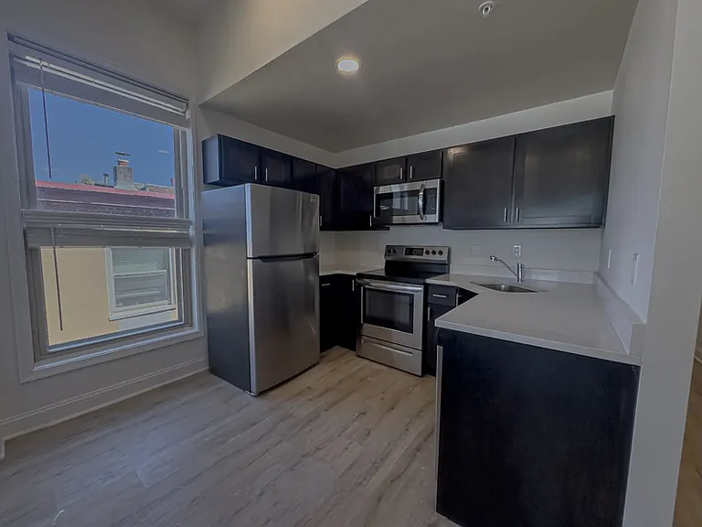 2113 Green St #3R — Photo 6