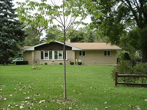 656 Broadway Ave, Crystal Lake, IL 60014