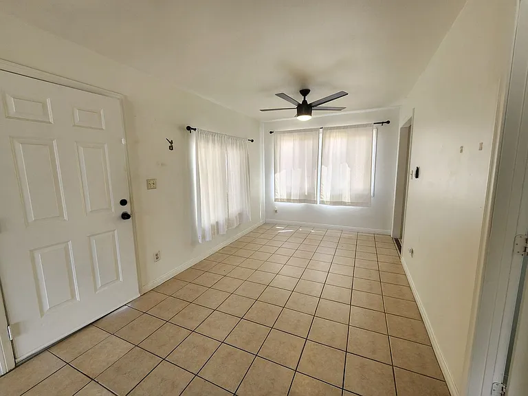 5762 Howard Way — Photo 7