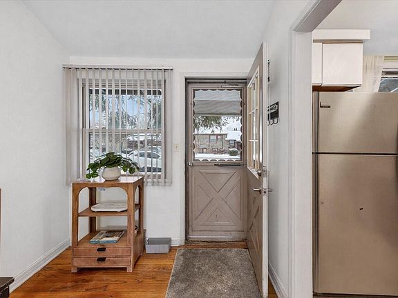 4th image of 2327 Fernwood Ave