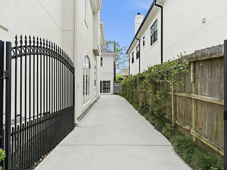 4923 Palmetto St — Photo 48