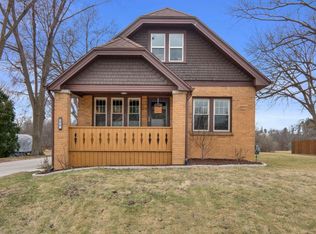 1515 S Calhoun Rd, New Berlin, WI 53151
