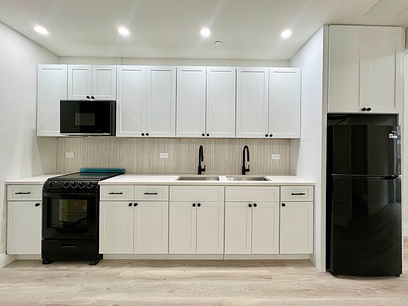 5th image of 952 Bedford Ave #1R