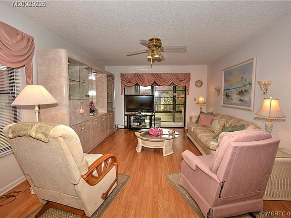 2nd image of 450 SW South River Dr APT 202