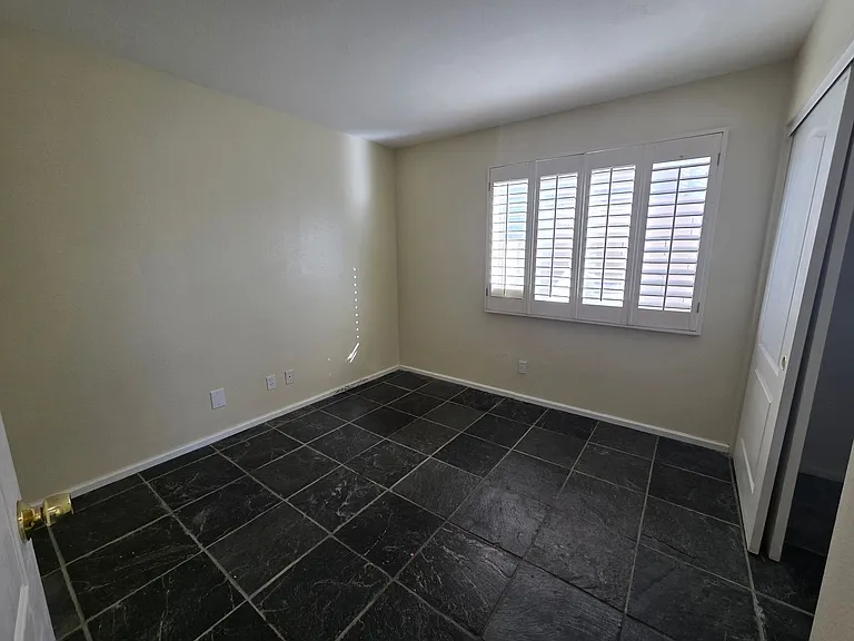 2417 Bloomington Dr — Photo 11