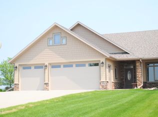3752 Bogey Dr, Bismarck, ND 58503