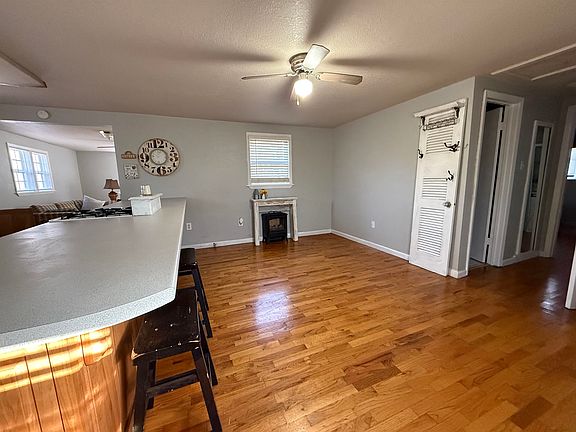 4th image of 51 Oriole Dr