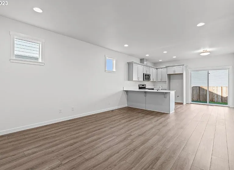 1731 NE Waterfront St — Photo 12