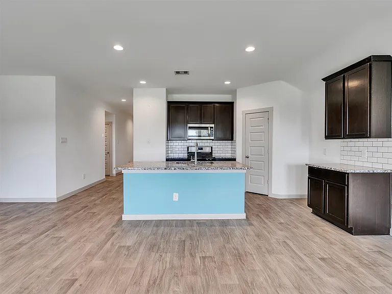 8003 Black Forest Ln — Photo 15