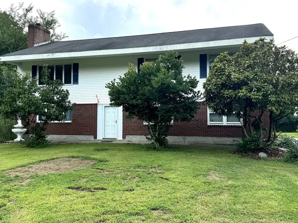 762 Adams St, Holliston, MA 01746