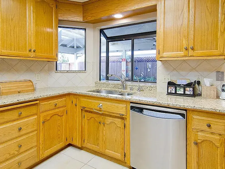 4 bed, 2.5 bath, 2168 sqft, $2,995 — Photo 2