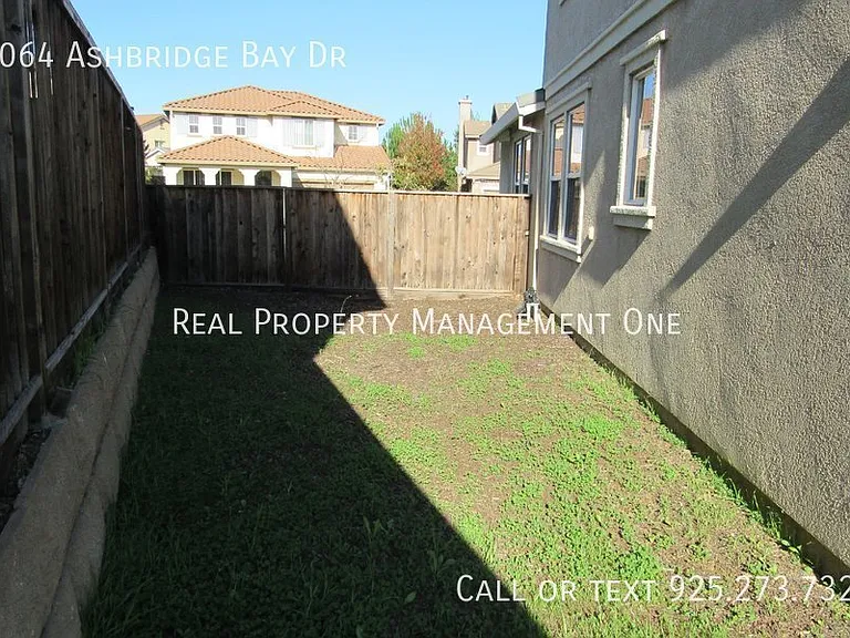 1064 Ashbridge Bay Dr — Photo 31
