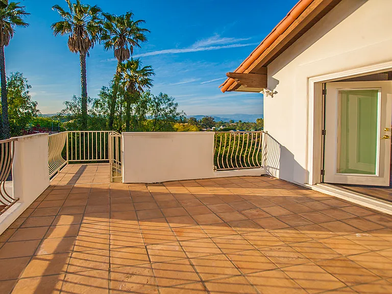 Parkway Calabasas — Photo 8