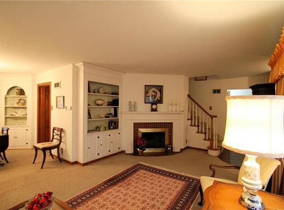 3rd image of 5820 Jamieson Ave