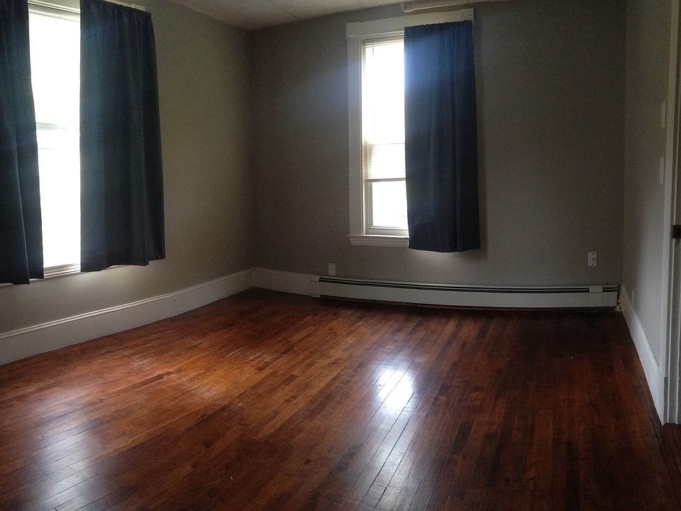 1st image of 520 Hancock St APT 1
