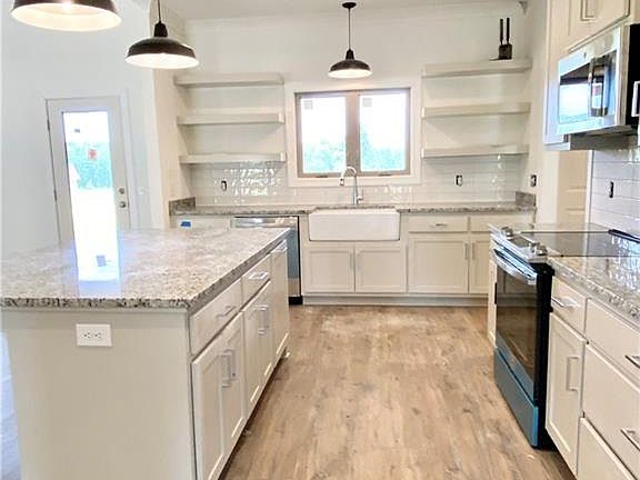 3rd image of 5055 Summerfield Dr E