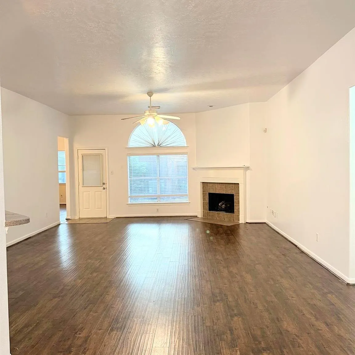 3 bed, 2.0 bath, 2141 sqft, $2,200 — Photo 4