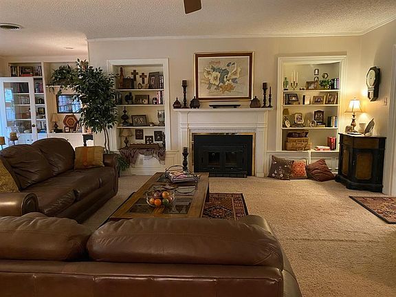 4th image of 942 Elmwood Dr