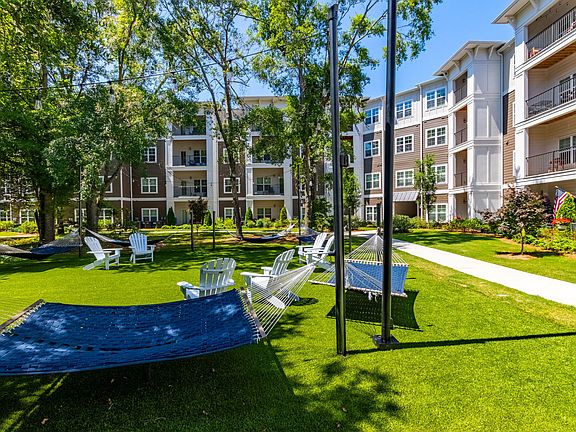 5th image of 550 Avery Dr #4402