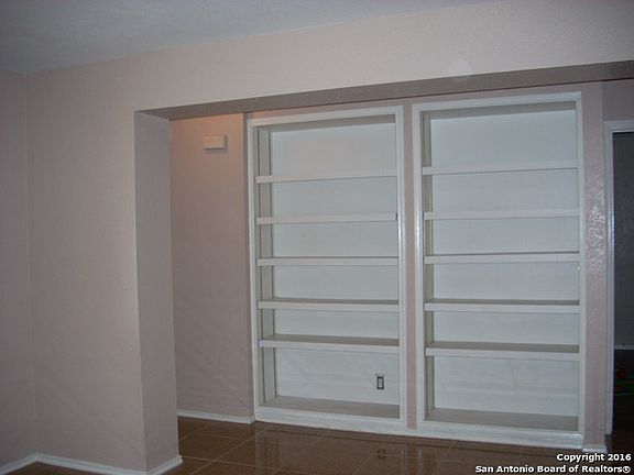 5th image of 422 Las Puertas